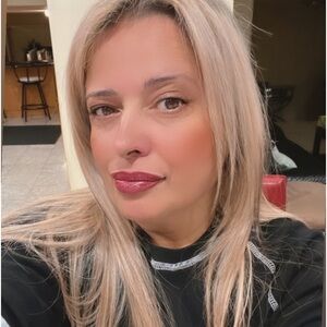 Meet your Posher, Ofira